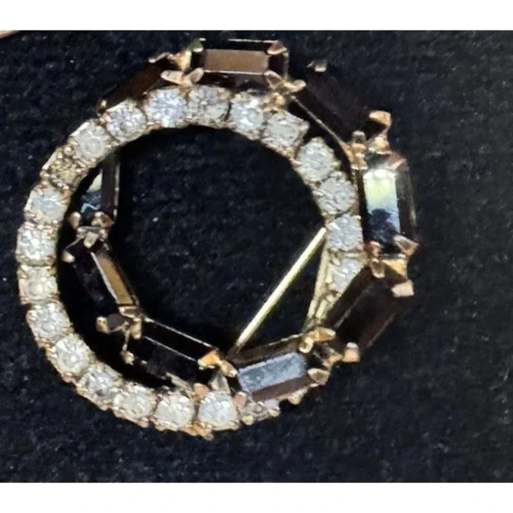 Vintage Gold Tone Black Baguette & Clear Rhinestone Oval Wreath Brooch